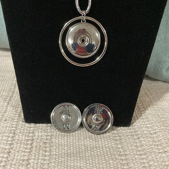 Magnolia and Vine large (30mm) snap pendant with 2 snaps - Picture 3 of 14